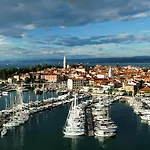 Dea Del Mar شقة إيزولا