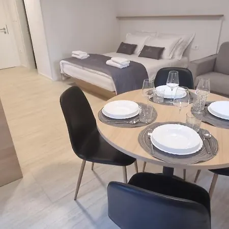 Dea Del Mar Apartment