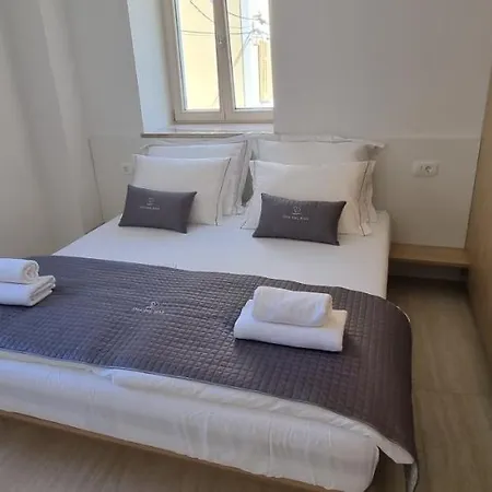 Dea Del Mar Apartment