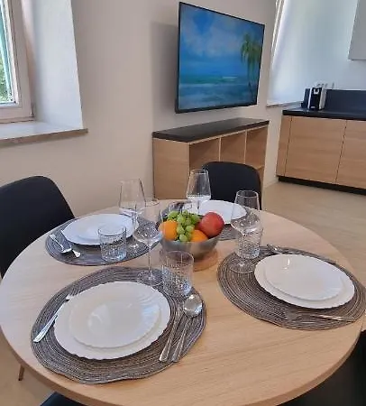 Dea Del Mar Apartment *