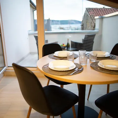 Dea Del Mar Изола