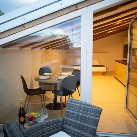 Dea Del Mar Apartment