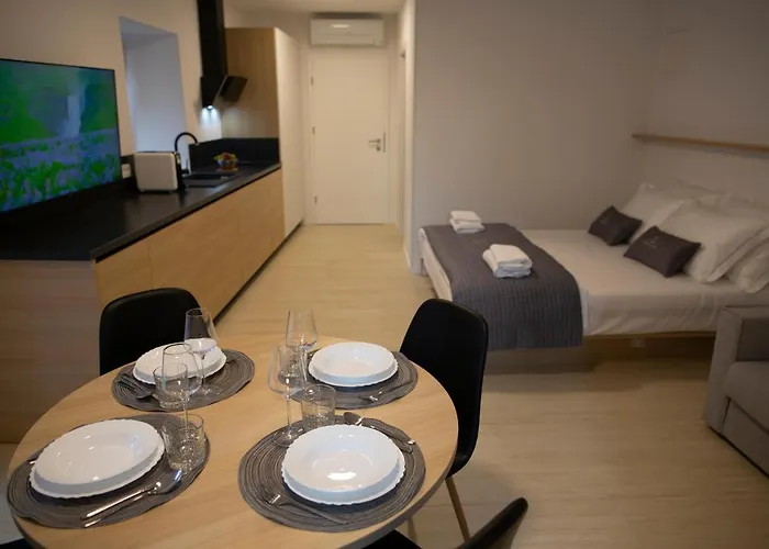 Dea Del Mar アパート