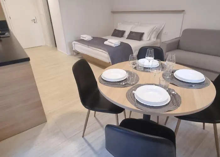 Dea Del Mar アパート