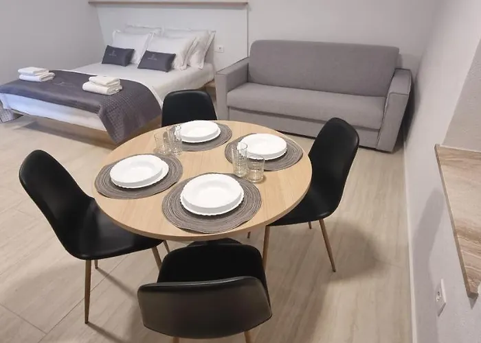 Dea Del Mar アパート イゾラ