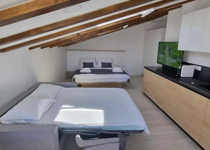 Dea Del Mar アパート イゾラ