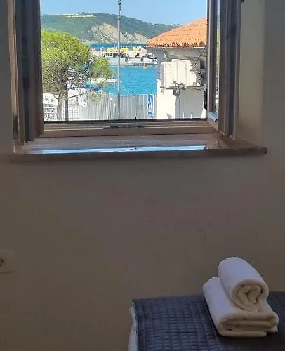 Dea Del Mar アパート イゾラ