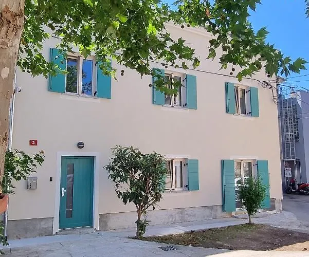 Dea Del Mar アパート