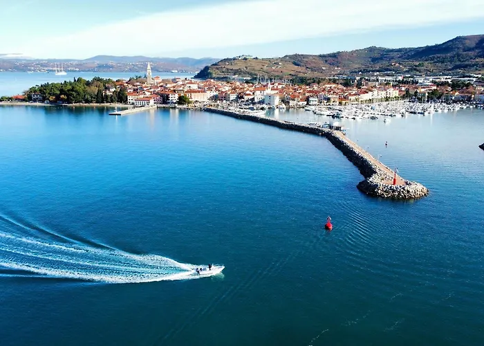 Dea Del Mar アパート イゾラ