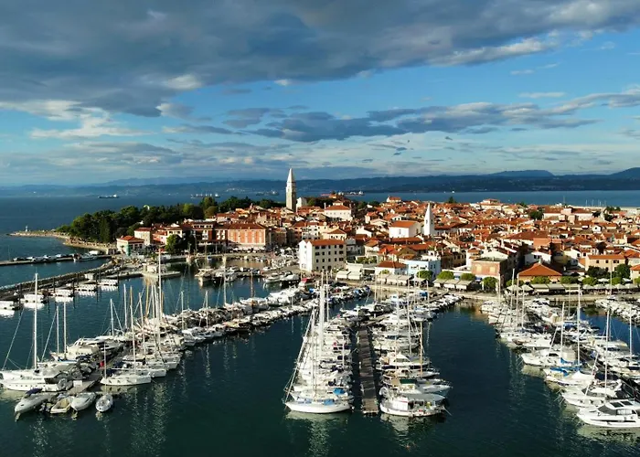 Dea Del Mar アパート イゾラ