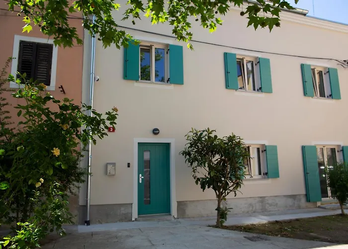 Dea Del Mar アパート イゾラ